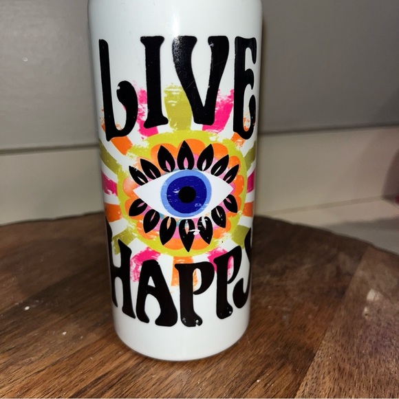 Natural Life 18 oz, heart travel water bottle.
Lid is BPA free. Hand wash. - Picture 2 of 6
